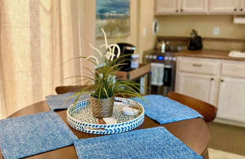 Indian Wells Eigentumswohnung | IW 1 Bedroom Condo, Awesome Patio with Pool and Mountain Views