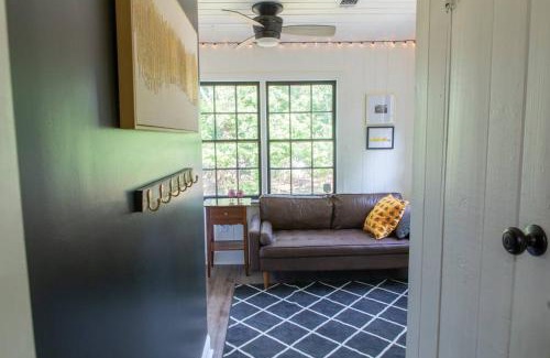East Memphis Haus | J Birds' Cottage Midtown Memphis