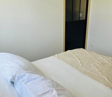 Les Pavillons-sous-Bois Wohnung | Jaccuzi F2 proche du Canal
