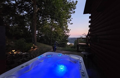 Sylvan Shores Kabine | Jack's lakeview cabin, lake view, hot tub, 2-bedroom cabin 2-7 guests