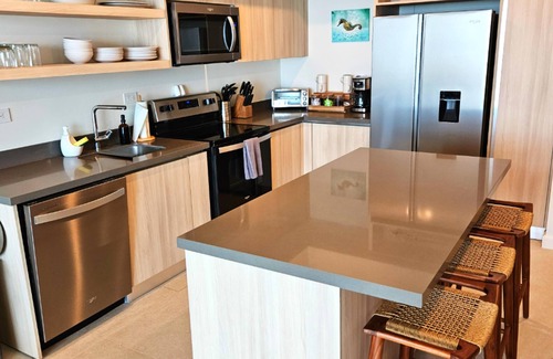 Jaco Eigentumswohnung | Jaco Beachfront Oasis 2-bedroom condo on Jaco Beach with AC, fitness room, WiFi