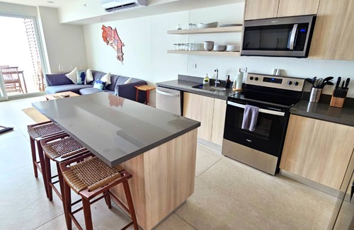 Jaco Eigentumswohnung | Jaco Beachfront Oasis 2-bedroom condo on Jaco Beach with AC, fitness room, WiFi