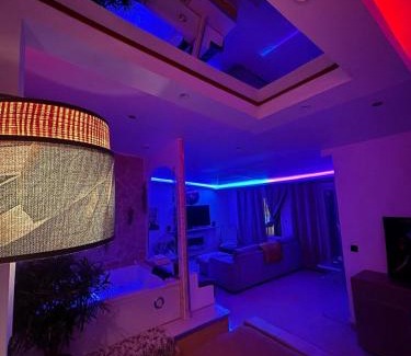 Villemomble Wohnung | Jacuzzi House - 1-Bed & Parking - Villemomble, Paris