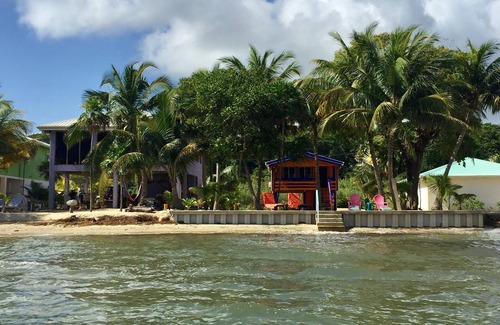 Sittee River Haus | Jan's Beach Cabana / Hopkins-Private Beachfront mit geräumigem Interieur