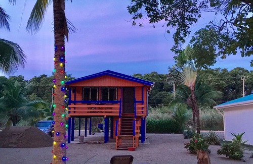 Sittee River Haus | Jan's Beach Cabana / Hopkins-Private Beachfront mit geräumigem Interieur