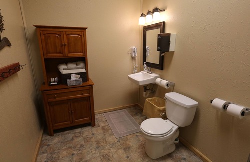 Benson County Kabine | Jan's RV Park and Lodge near Devil's Lake