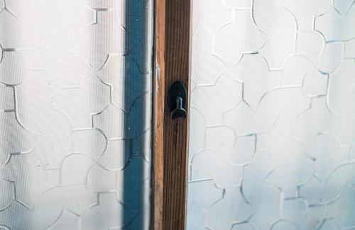 Yokosuka Wohnung | Japanese Local House - 奥葉山の一棟貸しの隠れ家宿 - 静かな縁側と和室