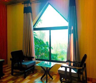 Mayapur Wohnung | Jarokhā by Nivāsa- Scenic Stay Overlooking Ganga, Mountain View, 2 minutes from Ganga Ghaat, 10 minutes from Raja ji national Park