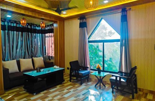 Mayapur Wohnung | Jarokhā by Nivāsa- Scenic Stay Overlooking Ganga, Mountain View, 2 minutes from Ganga Ghaat, 10 minutes from Raja ji national Park