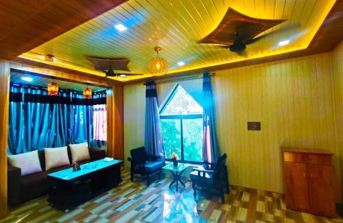 Mayapur Wohnung | Jarokhā by Nivāsa- Scenic Stay Overlooking Ganga, Mountain View, 2 minutes from Ganga Ghaat, 10 minutes from Raja ji national Park