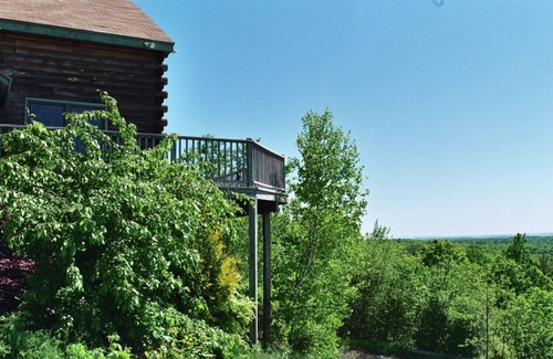 Rockport Haus | Jaw-Dropping Mountain und Ocean View Post und Beam Log Getaway Camden Hills & Bay