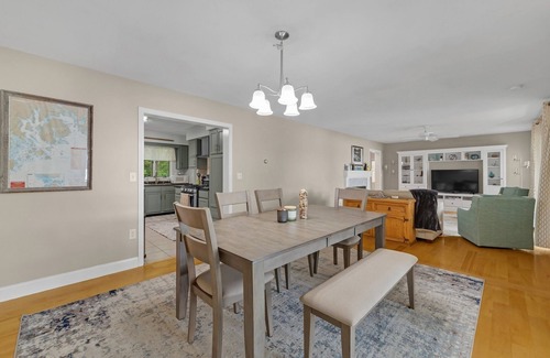 Sullivan Haus | JCR Taunton Bay Hideaway by RedAwning