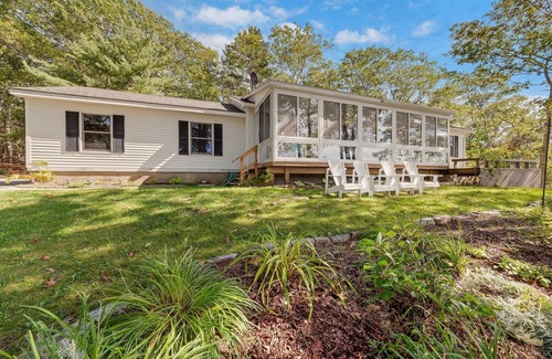 Sullivan Haus | JCR Taunton Bay Hideaway by RedAwning