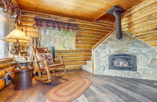 Jemez Springs Haus | Jemez Springs Cabin with Stunning Mtn Views!