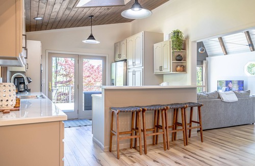 New Bloomfield Haus | Jericho Ridge Retreat.