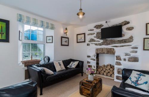 West Looe Haus | Jessamine: Restored fisherman's cottage close to Looe's harbour