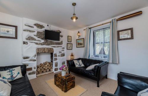 West Looe Haus | Jessamine: Restored fisherman's cottage close to Looe's harbour