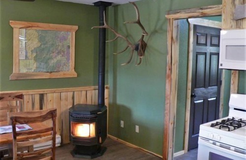 Cody Kabine | Gästehaus mit 2 Schlafzimmern, Blick auf die Berge und Abenteuer im Freien!