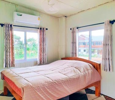 Lampang Haus | Jira Hotel เรือนรับรอง