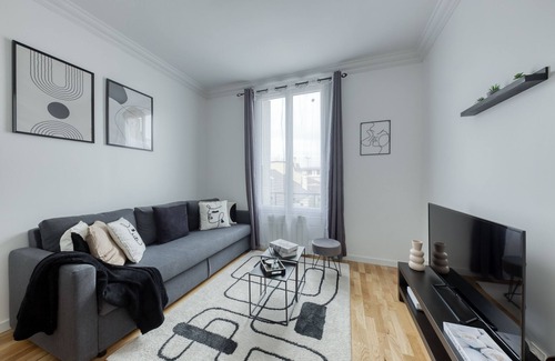 La Courneuve Haus | JO 2024 - House 12 persons / Subway + Train station / Private parking lot / St de France