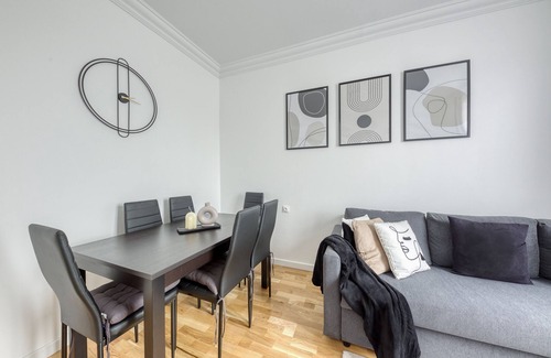 La Courneuve Haus | JO 2024 - House 12 persons / Subway + Train station / Private parking lot / St de France