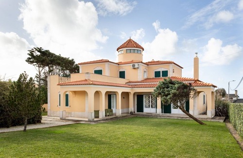 Colares Haus | ALTIDO Splendid 4-BR House w/Swimming Pool & Sea View