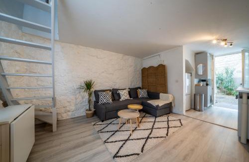 Rueil-Malmaison Wohnung | Joséphine Cosy - Centre Ville-Pets friendly - Home cinema Netflix - Jardin Privé