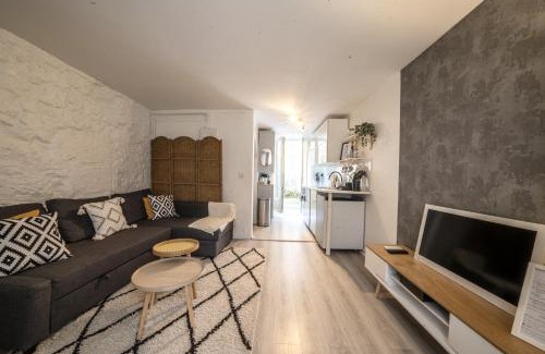 Rueil-Malmaison Wohnung | Joséphine Cosy - Centre Ville-Pets friendly - Home cinema Netflix - Jardin Privé