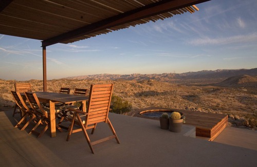 Yucca Valley Haus | Joshua Tree Green House mit Whirlpool im Freien