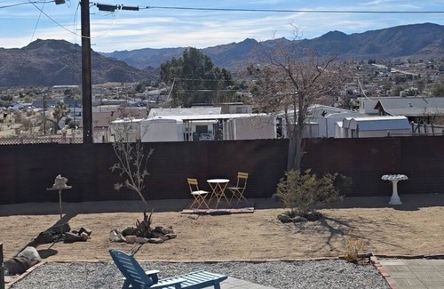 Joshua Tree Haus | Joshua Tree Panoramic Mountain View Abode