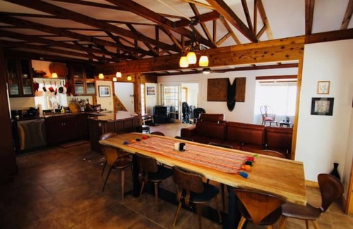 Joshua Tree Highlands Haus | Joshua Tree’s Highland Hideaway Compound