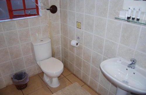 Kempton Park Haus | Journey's Inn Africa Guest Lodge