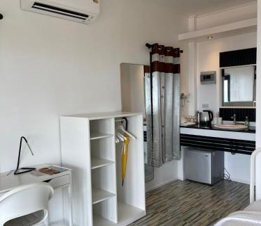 Haad Rin Haus | Joy Houses