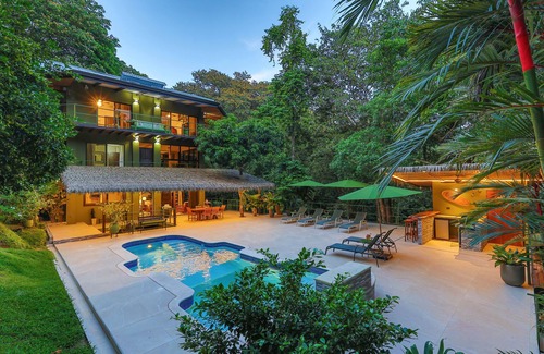 Manuel Antonio Haus | Jungle Roost, ein wunderschön eingerichtetes 4-stöckiges Dschungelhaus in Strandnähe