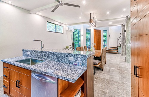 Valle Pura Vida Haus | Jungle-view house with infinity pool, balcony, & lanai - snowbird-friendly