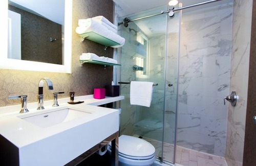 Kalorama Heights Hotel | Junior Suite King, Churchill Hotel, Efficient Service, Near Attractions