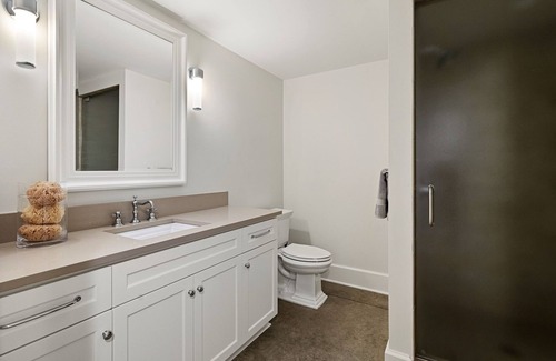 Mill Creek Haus | Juniper Presents: Posh Lkfront Hm w/ 100’ ft of Priv Bch, Pool, Thtr, 2EV Chrgrs