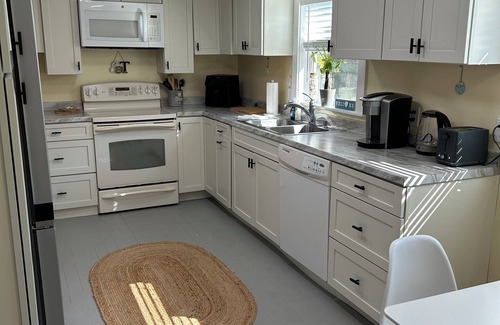 New Smyrna Beach Haus | Just 3 Miles from the Beach – Welcome to The Sunshine Cottage!