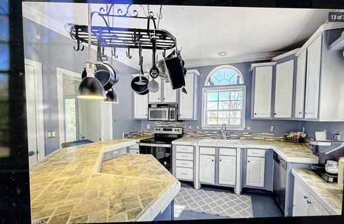 Severn Haus | Just a 30 minute drive to bush gardens and water country