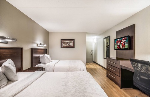 Woburn Hotel | Just Minutes From The Ottawa River! Free Parking, Short Drive to Medford Square!