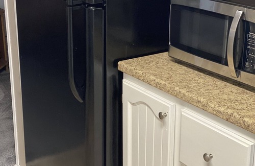 Lakeside Haus | Just Peachy Peninsula Cottage -- Outside of Lakeside