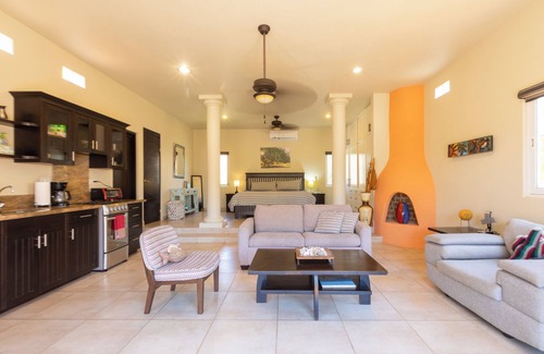 Cerritos Eigentumswohnung | Schritte zum Strand von Cerritos; Panoramablick von Ihrem privaten Dachbalkon!