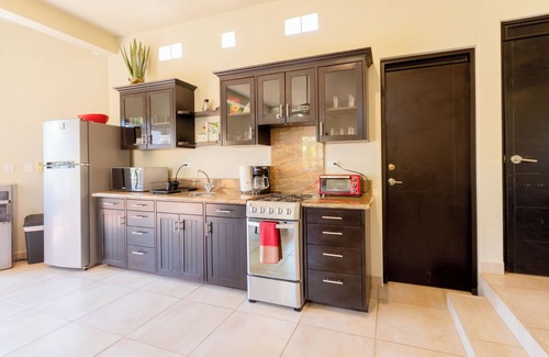 Cerritos Eigentumswohnung | Schritte zum Strand von Cerritos; Panoramablick von Ihrem privaten Dachbalkon!