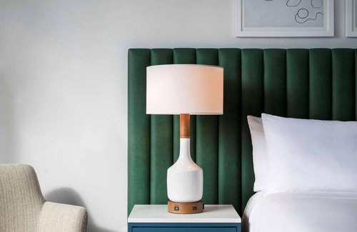 Downtown Chicago Resort | Just What You Were Looking For! Near Chicago Tribune Tower, Pets are Allowed