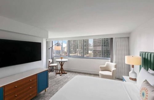 Downtown Chicago Resort | Just What You Were Looking For! Near Chicago Tribune Tower, Pets are Allowed