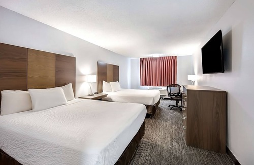 Grants Pass Hotel | Just What You Were Looking For! 4 Spacious Units w/ Free Continental Breakfast!
