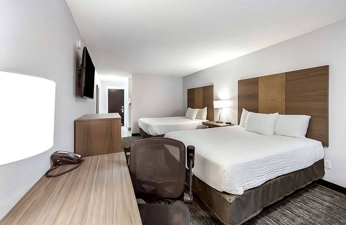 Grants Pass Hotel | Just What You Were Looking For! 4 Spacious Units w/ Free Continental Breakfast!