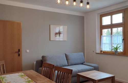 Stutzengrun Wohnung | Vierbettzimmer, Bad, WC, Bergseite - Haus Kuhberg
