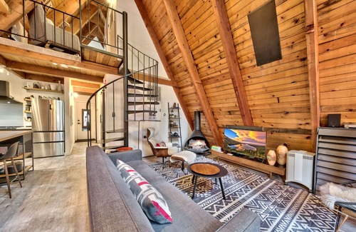 Pioneer Trail Skihütte | Süßes Chalet in Tahoe! Tolle Lage, Retro Dekor, Waldgebiet, 1. 5 BD / BA