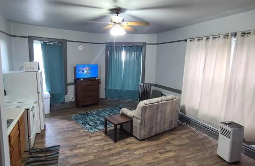 South Range Wohnung | K2 Affordable 2nd Floor 1BR Near MTU w Keweenaw Fun